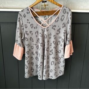 Storyteller Women's Pink Gray‎ Cheetah Top Size 1X